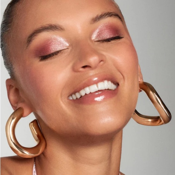 CIATÉ LONDON
I Am Woman 24 Shade Eyeshadow Palette V2 - Picture 4 of 11